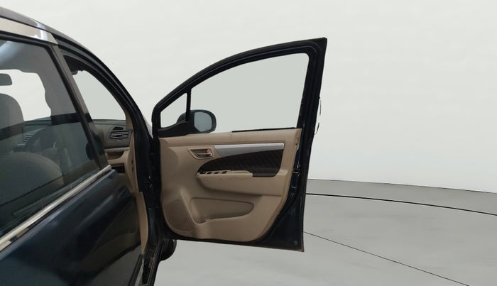 2016 Maruti Ertiga VXI CNG, CNG, Manual, 1,37,463 km, RHS Front Door