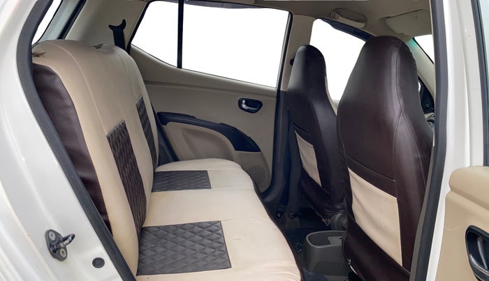 2015 Hyundai i10 SPORTZ 1.1, Petrol, Manual, 65,071 km, Right Side Rear Door Cabin