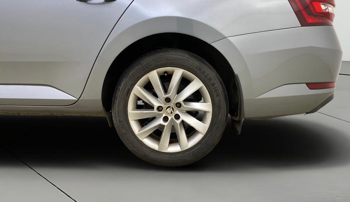 2017 Skoda Superb L&K 1.8 TSI AT, Petrol, Automatic, 42,342 km, Left Rear Wheel