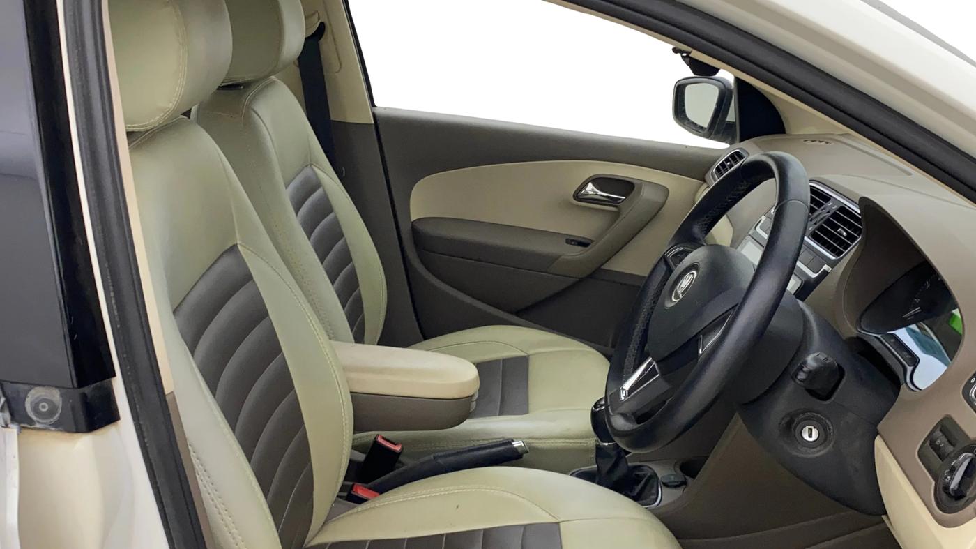 2014 Skoda Rapid AMBITION 1.6 MPI MT, Petrol, Manual, 39,036 km, Right Side Front Door Cabin