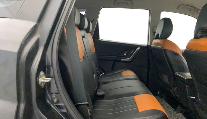2019 Mahindra XUV500 W7, Diesel, Manual, 96,226 km, Right Side Rear Door Cabin