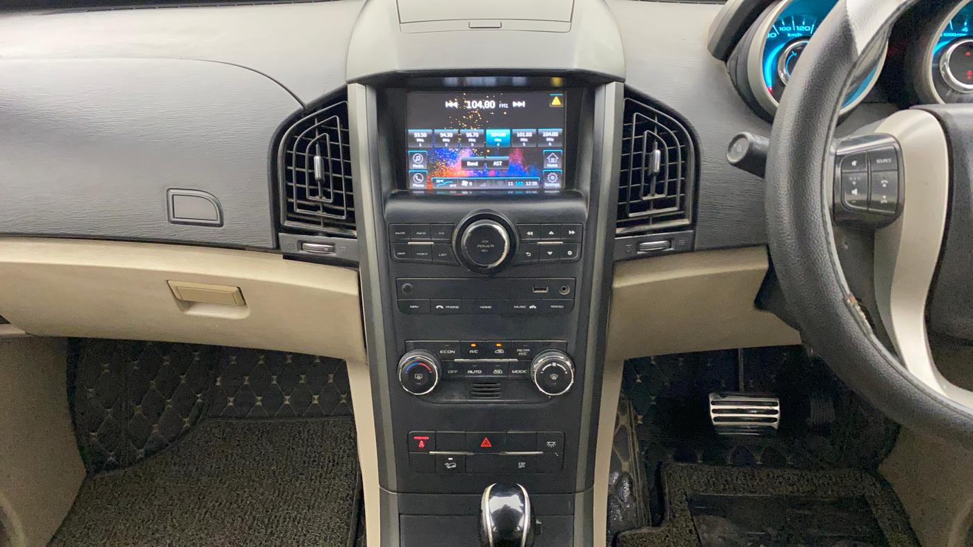 2016 Mahindra XUV500 W10 AT, Diesel, Automatic, 1,22,669 km, Air Conditioner