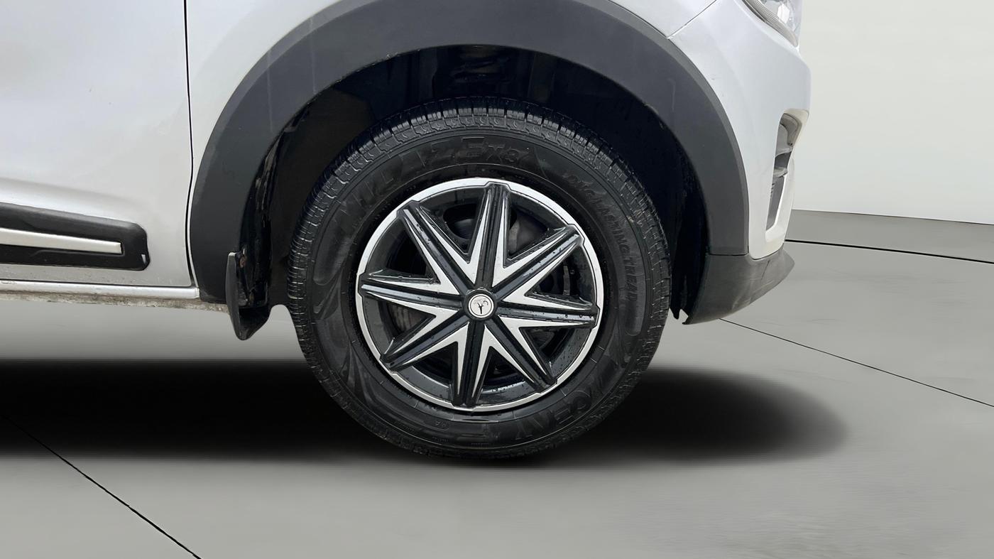 2022 Renault TRIBER RXT, Petrol, Manual, 83,843 km, Right Front Wheel
