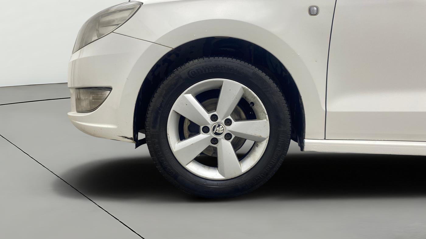2015 Skoda Rapid 1.5 TDI CR ELEGANCE AT, Diesel, Automatic, 1,18,712 km, Left Front Wheel