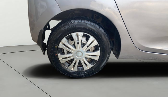 2013 Hyundai Eon D-LITE+, Petrol, Manual, 79,459 km, Right Rear Wheel