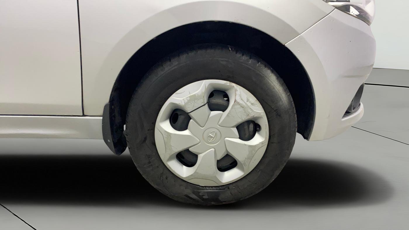2018 Tata Tiago XT PETROL, Petrol, Manual, 30,628 km, Right Front Wheel