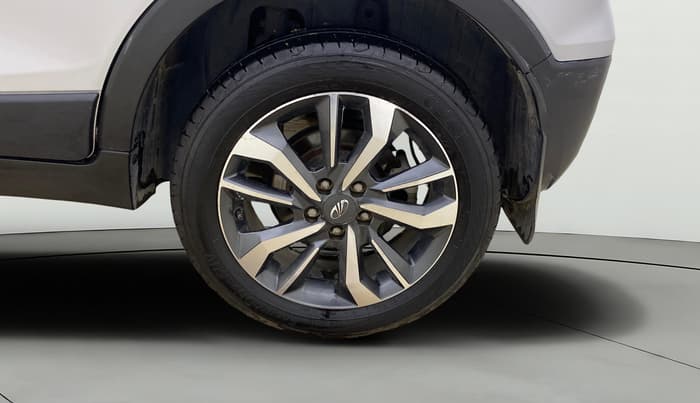 2020 Mahindra XUV300 W8 (O) 1.5 DIESEL, Diesel, Manual, 1,14,378 km, Left Rear Wheel