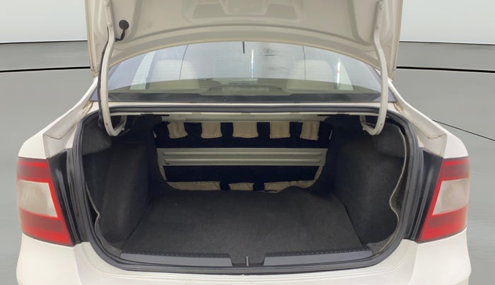 2013 Skoda Rapid AMBITION 1.6 TDI CR MT PLUS ALLOY, Diesel, Manual, 1,19,608 km, Boot Open Zoomed View