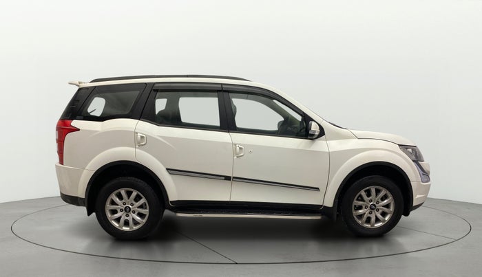 2016 Mahindra XUV500 W8, Diesel, Manual, 1,23,899 km, Right Side View