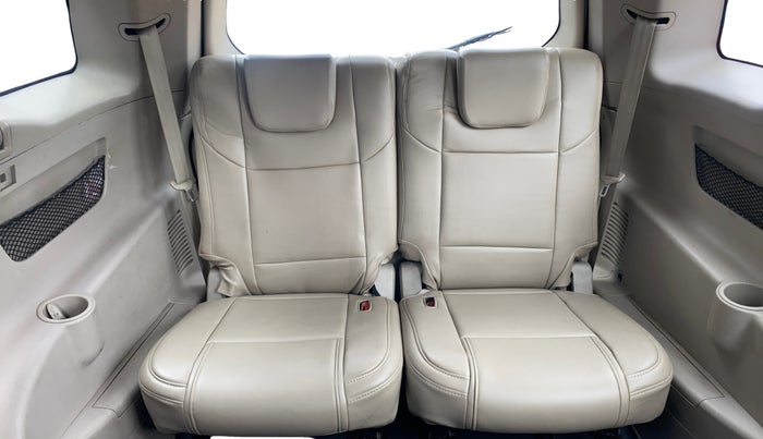 2017 Mahindra XUV500 W6 AT, Diesel, Automatic, 1,01,564 km, Third Seat Row ( optional )