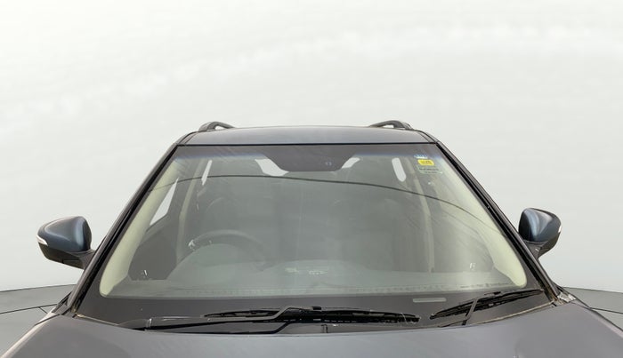 2021 Mahindra XUV300 W8 1.2 PETROL, Petrol, Manual, 52,390 km, Front Windshield