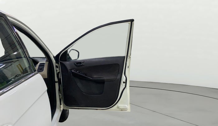 2015 Tata Zest XM 90PS DIESEL, Diesel, Manual, 92,902 km, RHS Front Door