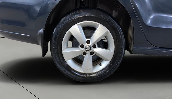 2016 Skoda Rapid 1.5 TDI CR STYLE PLUS AT, Diesel, Automatic, 95,810 km, Right Rear Wheel