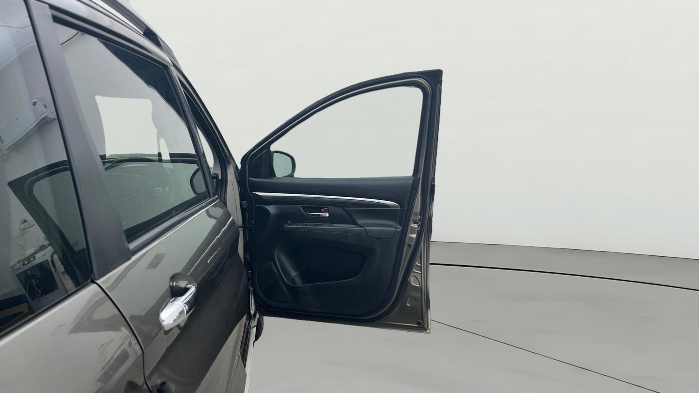 2022 Maruti XL6 ALPHA MT, Petrol, Manual, 70,450 km, RHS Front Door