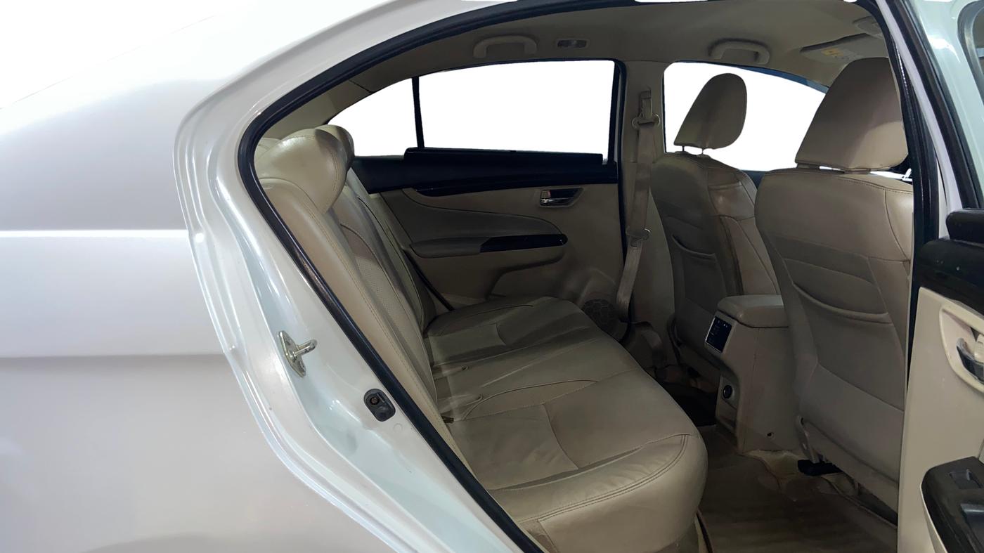 2018 Maruti Ciaz ALPHA 1.4 PETROL, CNG, Manual, 95,977 km, Right Side Rear Door Cabin