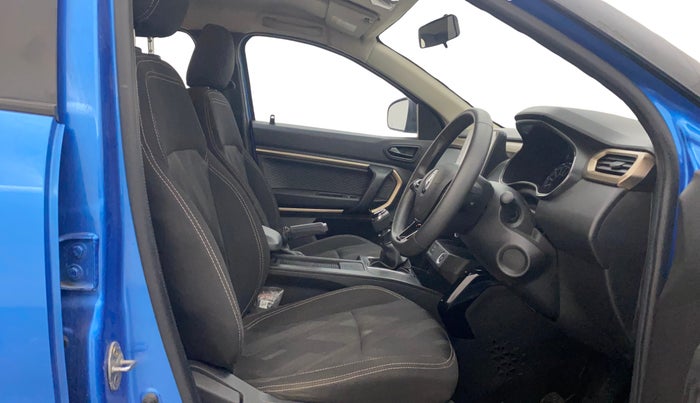 2022 Renault Kiger RXT (O) MT, Petrol, Manual, 21,633 km, Right Side Front Door Cabin