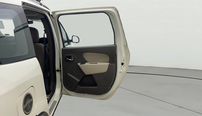 2015 Renault Lodgy 110 PS RXZ STEPWAY 8 STR, Diesel, Manual, 28,953 km, RHS Rear Door