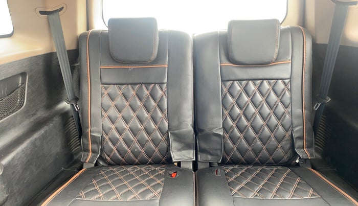 2015 Mahindra XUV500 W6, Diesel, Manual, 1,33,678 km, Third Seat Row ( optional )