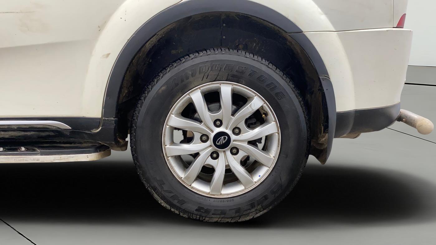 2020 Mahindra XUV500 W9, Diesel, Manual, 1,11,960 km, Left Rear Wheel