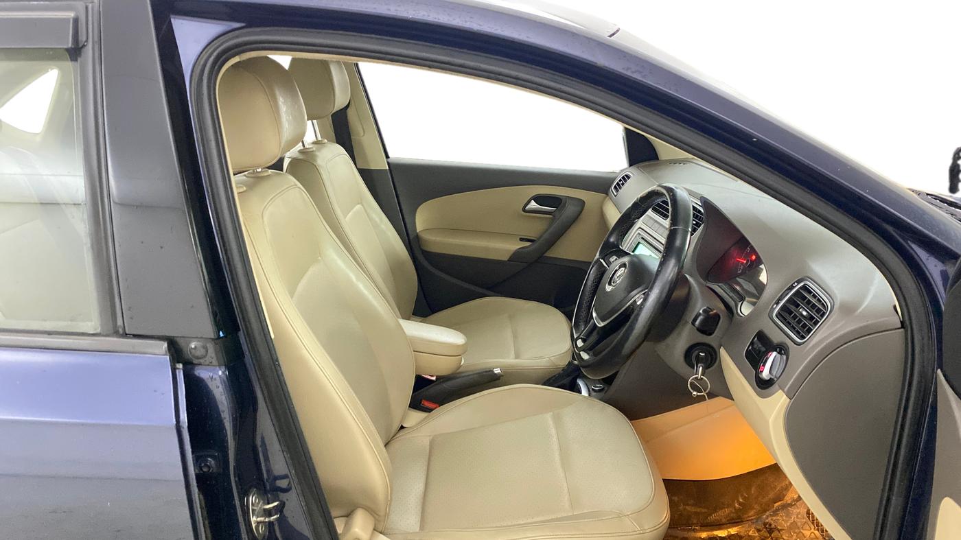 2015 Volkswagen Vento 1.2 TSI HIGHLINE PLUS AT, Petrol, Automatic, 50,563 km, Right Side Front Door Cabin