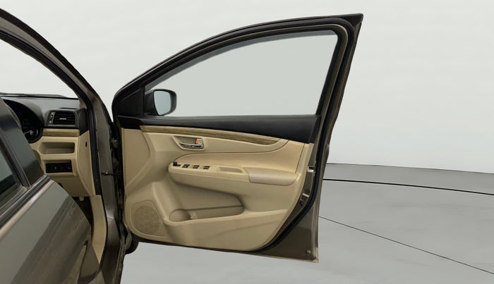 2018 Maruti Ciaz SIGMA 1.5 SHVS MT  PETROL, Petrol, Manual, 31,758 km, RHS Front Door