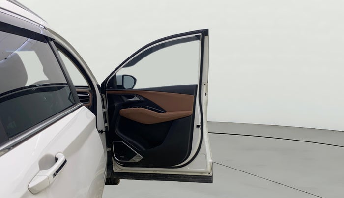 2024 MG HECTOR PLUS SHARP PRO 1.5 TURBO MT 7 STR, Petrol, Manual, 11,010 km, RHS Front Door