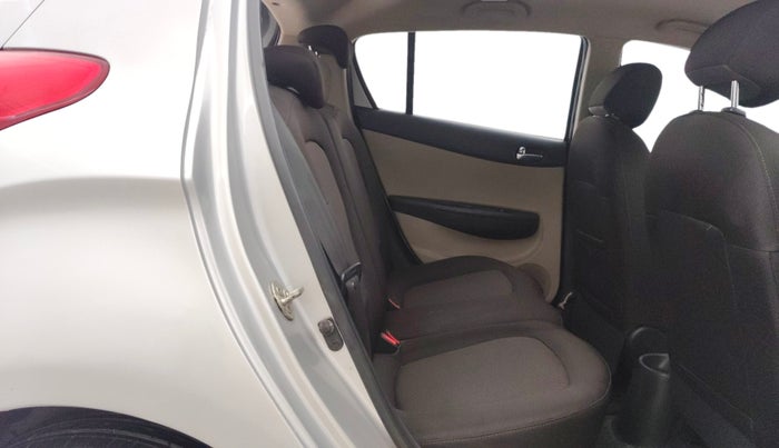 2013 Hyundai i20 SPORTZ 1.2, Petrol, Manual, 68,998 km, Right Side Rear Door Cabin