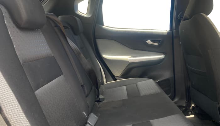 2022 Nissan MAGNITE XV MT, Petrol, Manual, 38,952 km, Right Side Rear Door Cabin