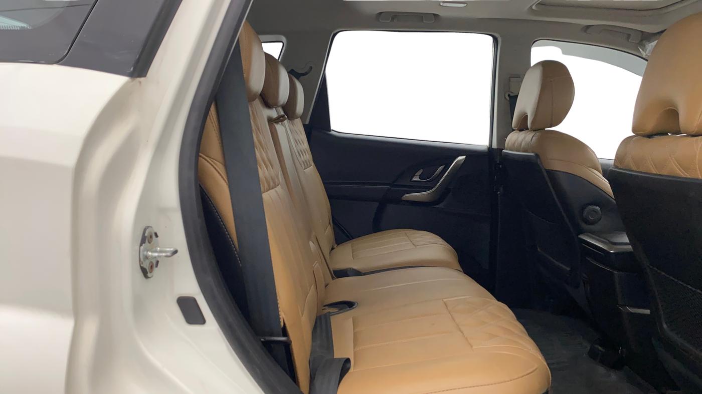 2020 Mahindra XUV500 W9, Diesel, Manual, 40,716 km, Right Side Rear Door Cabin