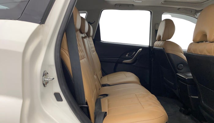 2020 Mahindra XUV500 W9, Diesel, Manual, 40,716 km, Right Side Rear Door Cabin