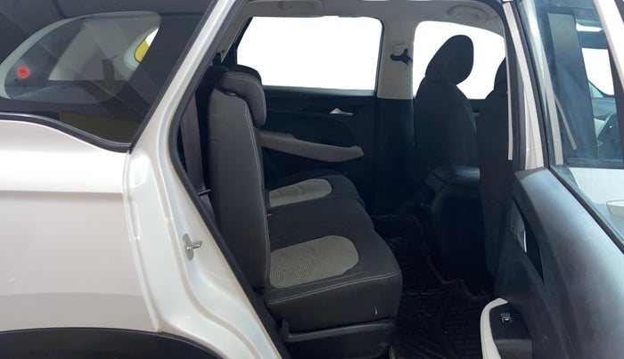 2021 MG HECTOR PLUS SUPER 1.5 PETROL TURBO HYBRID MT 7-STR, Petrol, Manual, 30,423 km, Right Side Rear Door Cabin