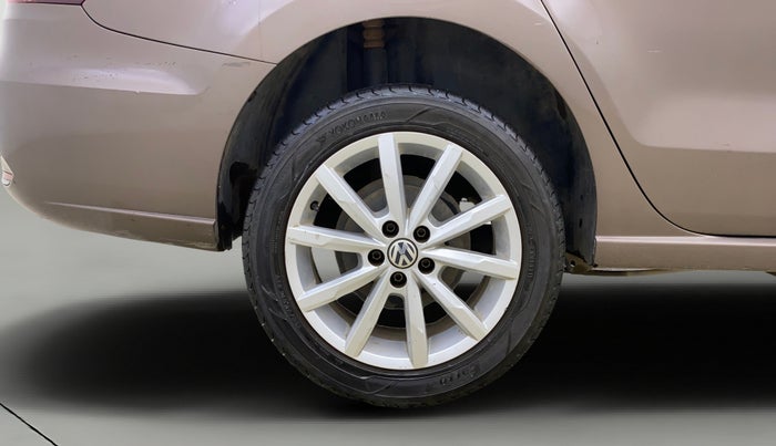 2017 Volkswagen Vento HIGHLINE PLUS 1.5 AT 16 ALLOY, Diesel, Automatic, 1,14,563 km, Right Rear Wheel