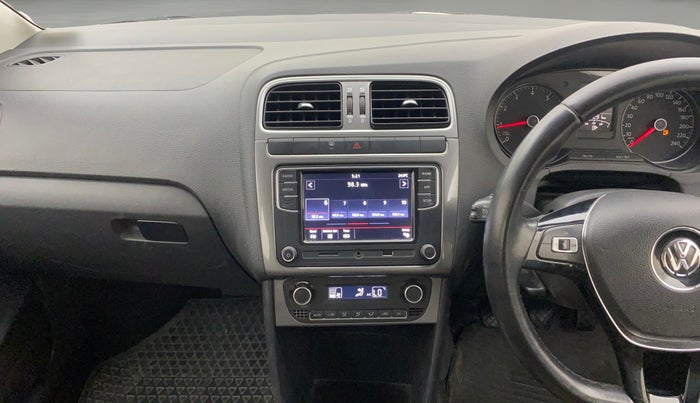 2017 Volkswagen Polo HIGHLINE PLUS 1.2(16 ALLOY, Petrol, Manual, 1,04,272 km, Air Conditioner