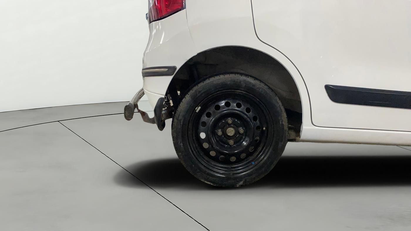 2017 Maruti Wagon R 1.0 VXI, Petrol, Manual, 35,461 km, Right Rear Wheel