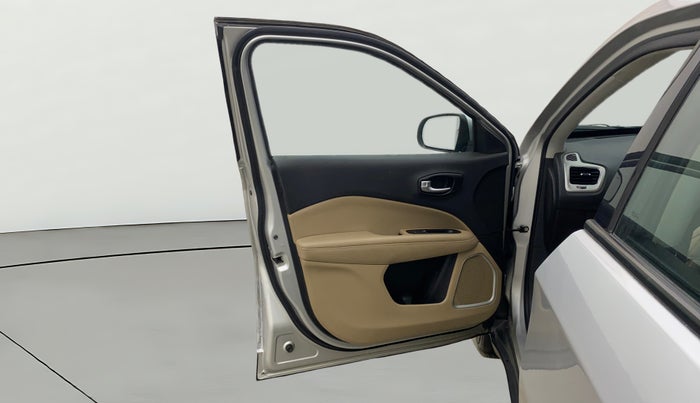 2017 Jeep Compass LONGITUDE (O) 2.0 DIESEL, Diesel, Manual, 73,027 km, LHS Front Door