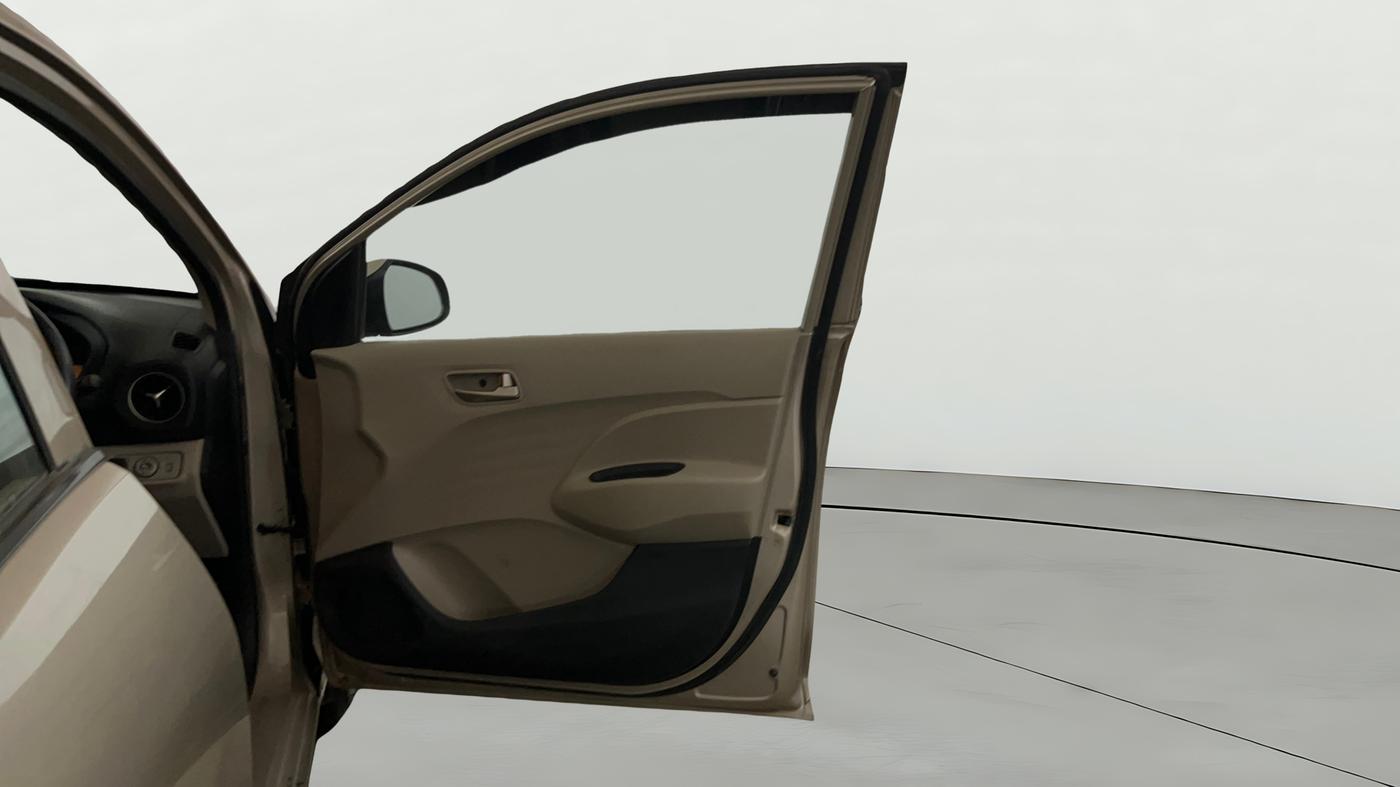 2019 Hyundai NEW SANTRO SPORTZ CNG, CNG, Manual, 88,433 km, RHS Front Door