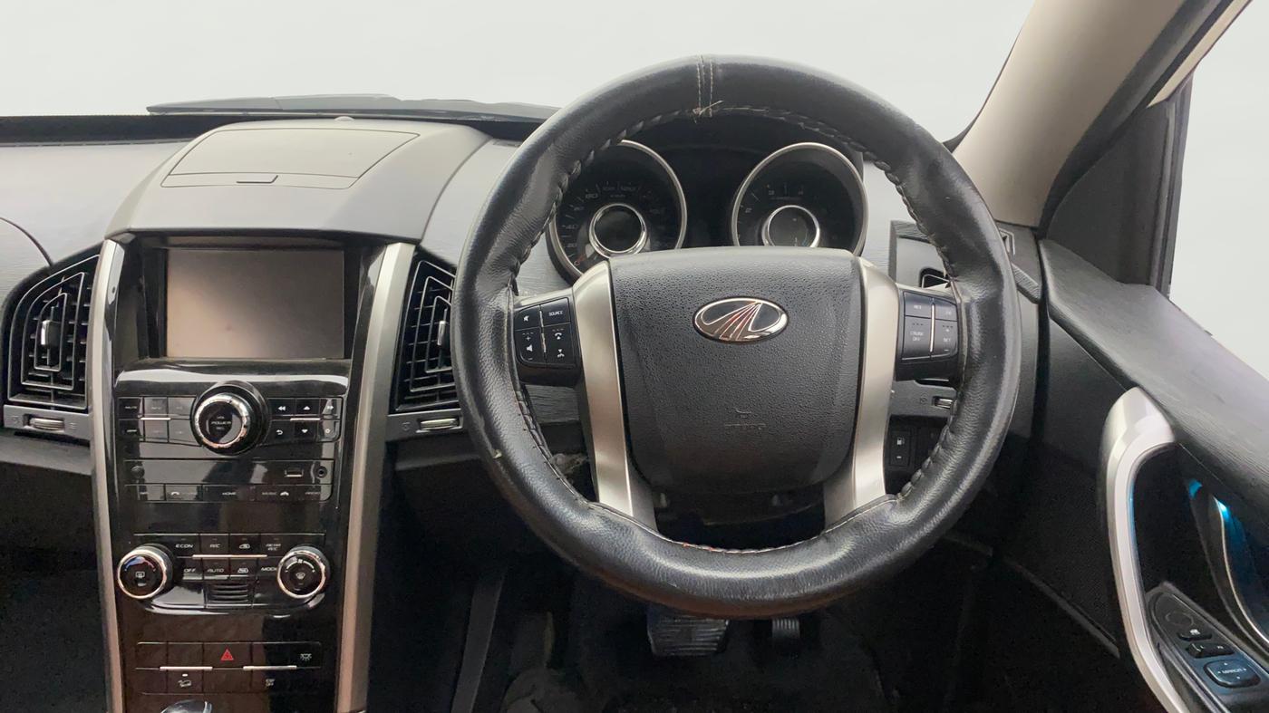 2020 Mahindra XUV500 W7 AT, Diesel, Automatic, 73,918 km, Steering Wheel Close Up