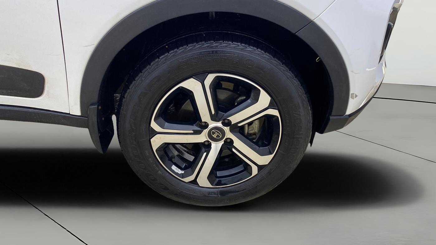 2023 Tata NEXON XZA PLUS SUNROOF PETROL, Petrol, Automatic, 24,391 km, Right Front Wheel