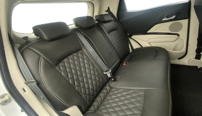 2024 Mahindra XUV 3XO AX5 1.2 L TCMPFI AT, Petrol, Automatic, 12,756 km, Right Side Rear Door Cabin