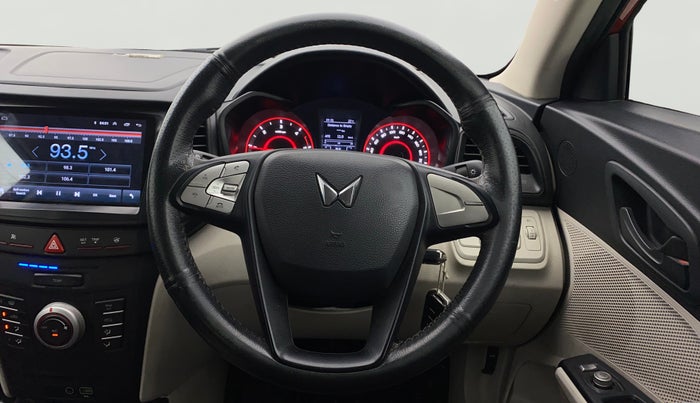 2022 Mahindra XUV300 W6 1.5 DIESEL AMT, Diesel, Automatic, 60,728 km, Steering Wheel Close Up