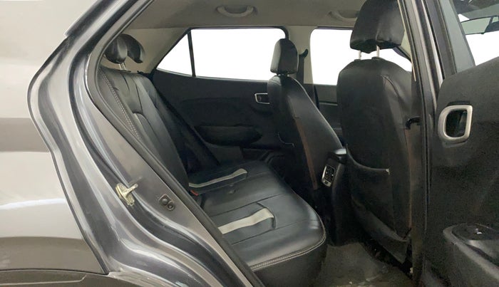 2022 Hyundai VENUE S+ 1.2, CNG, Manual, 56,314 km, Right Side Rear Door Cabin