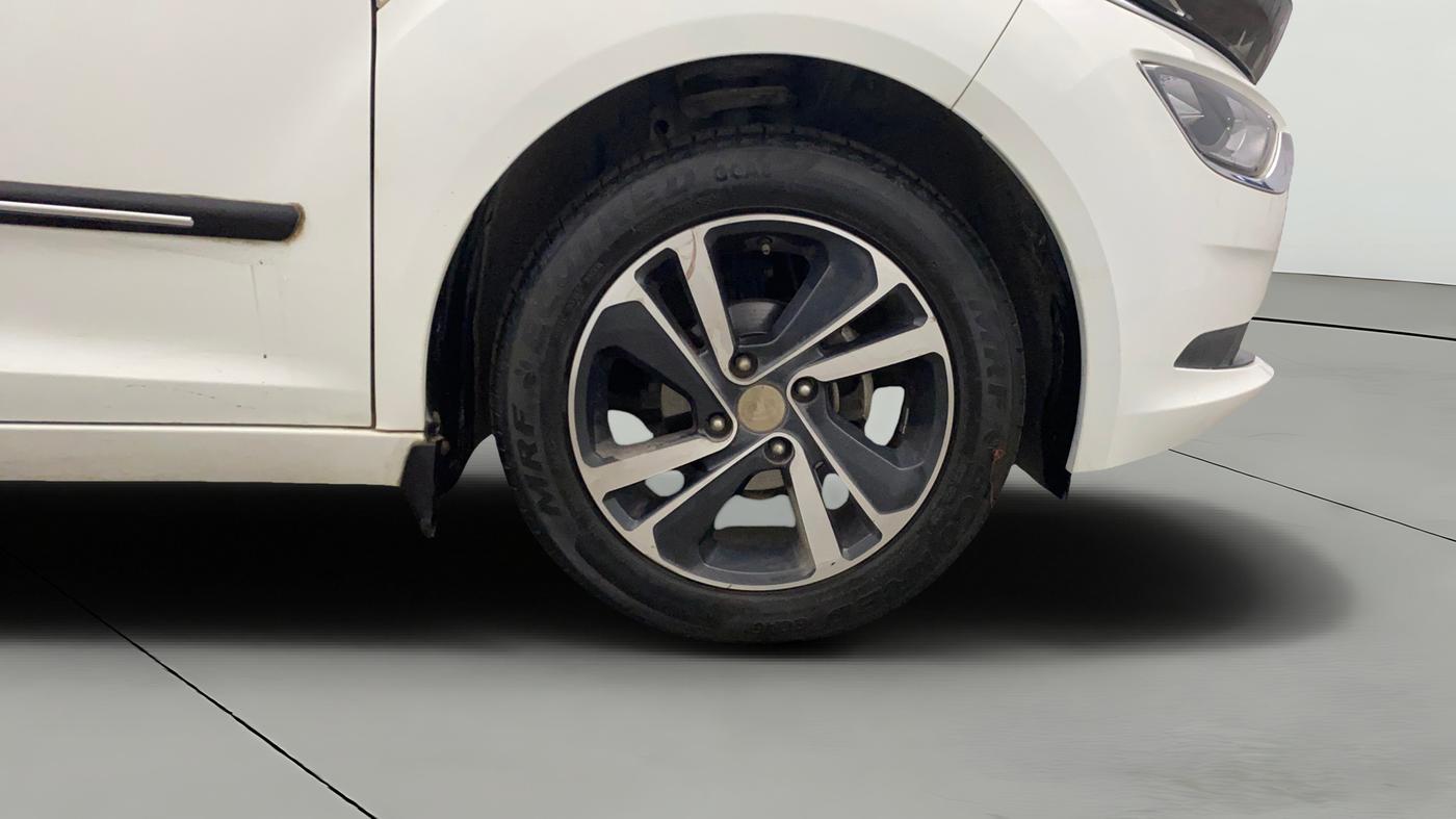 2023 Tata ALTROZ XZ PLUS PETROL, Petrol, Manual, 27,059 km, Right Front Wheel