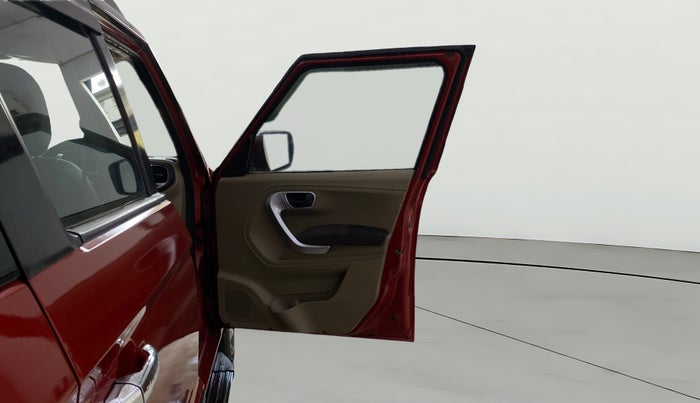 2015 Mahindra TUV300 T8, Diesel, Manual, 70,354 km, RHS Front Door