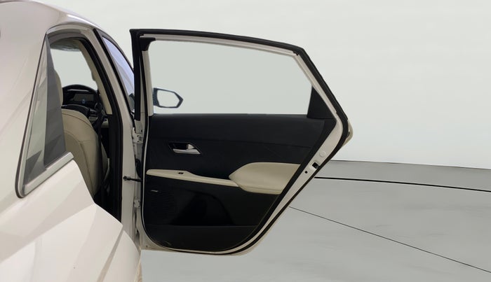 2024 Hyundai Verna SX(O) 1.5 MPI IVT , Petrol, Automatic, 5,953 km, RHS Rear Door