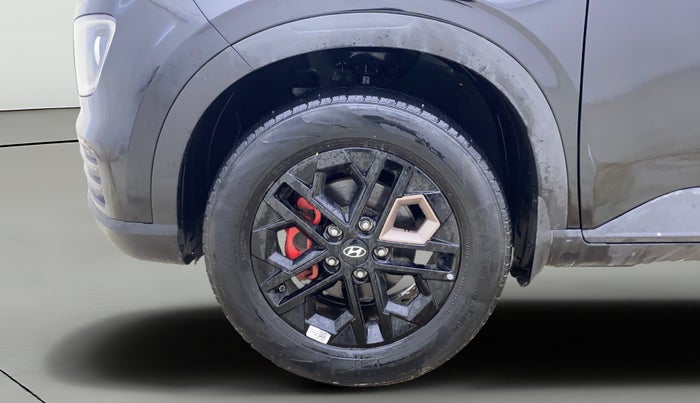 2023 Hyundai VENUE SX(O) 1.0 Turbo DCT Knight Edition, Petrol, Automatic, 20,866 km, Left Front Wheel