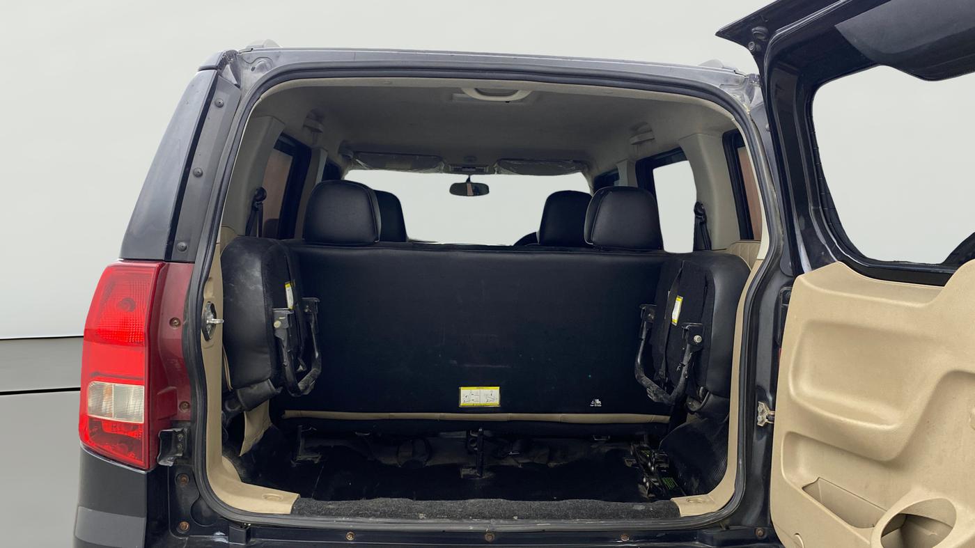 2017 Mahindra TUV300 T10, Diesel, Manual, 68,582 km, Boot Open Zoomed View