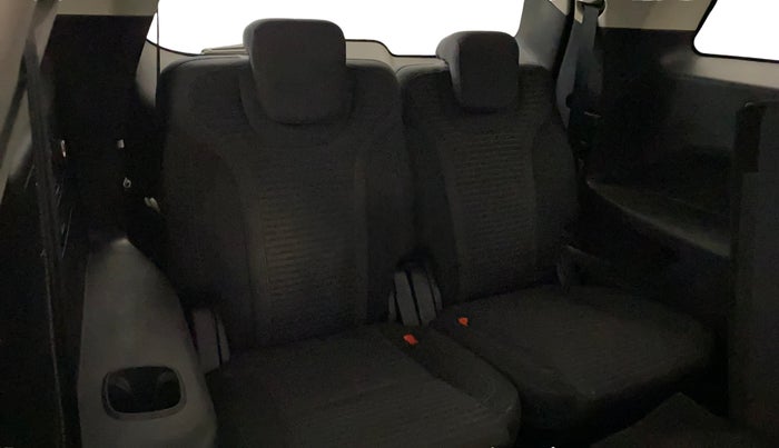 2022 Mahindra XUV700 AX 5 P MT 7 STR, Petrol, Manual, 59,885 km, Third Seat Row ( optional )