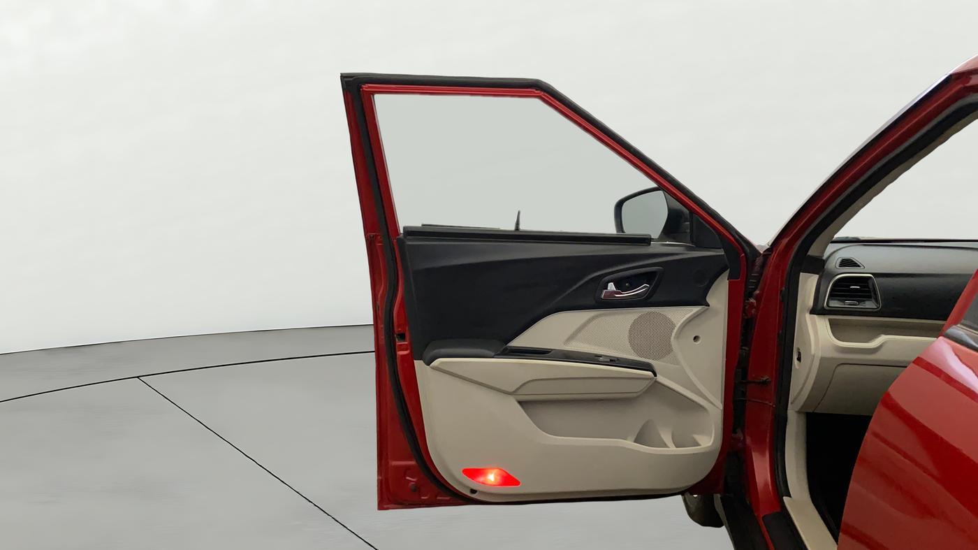 2019 Mahindra XUV300 W8 1.2 PETROL, Petrol, Manual, 83,596 km, LHS Front Door