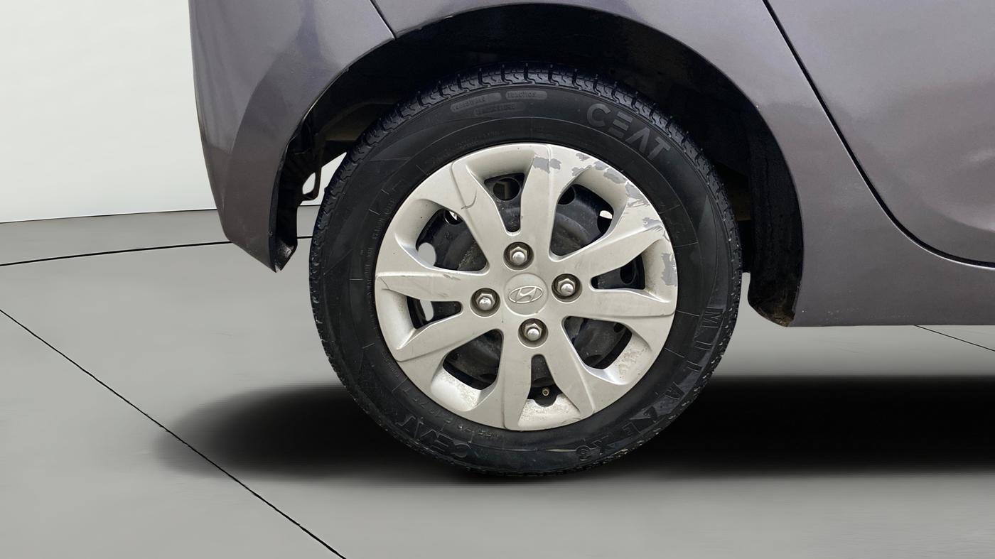 2018 Hyundai Eon MAGNA +, Petrol, Manual, 66,201 km, Right Rear Wheel