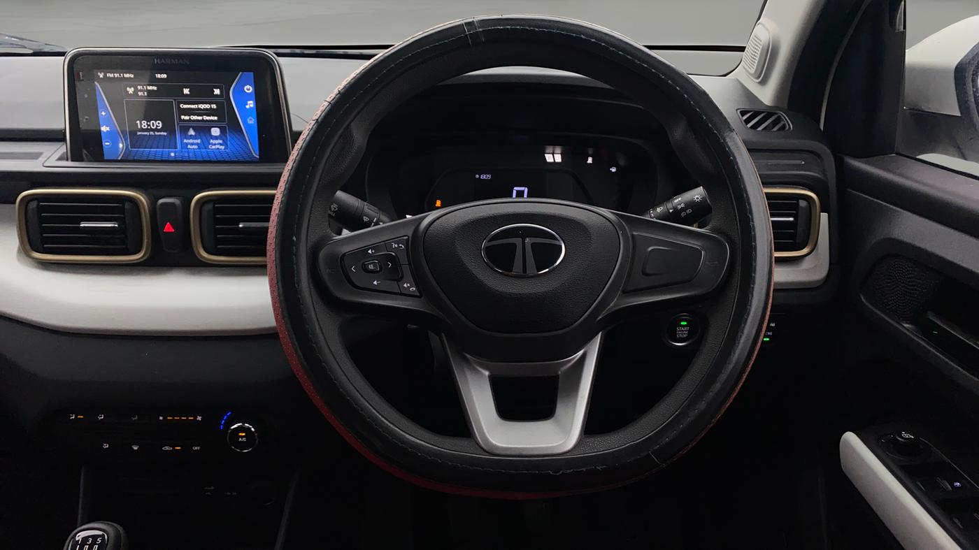 2024 Tata PUNCH ACCOMPLISHED DAZZLE SUNROOF CNG MT, CNG, Manual, 39,533 km, Steering Wheel Close Up